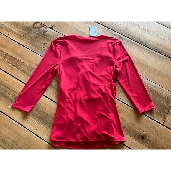 NWT! Carmen Marc Valvo Red Savannah Top blouse. Zipper Detail. Size Medium - Picture 2 of 7